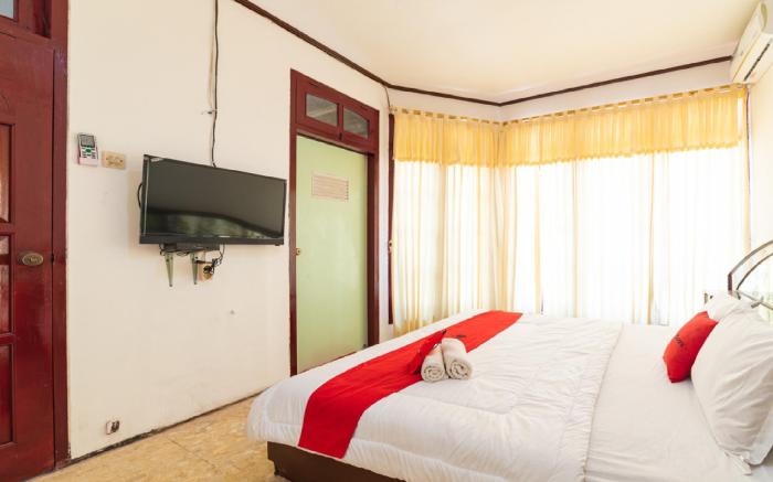 RedDoorz Syariah near Balai Kota Batu