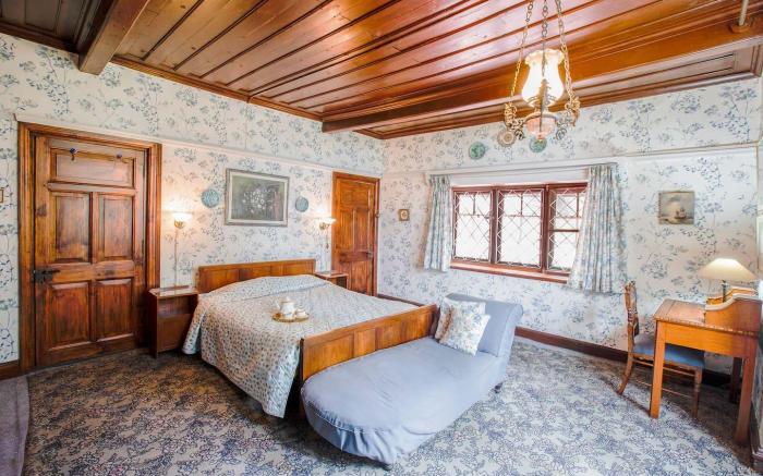 StayVista at Northwood Cottage with Vintage Luxury