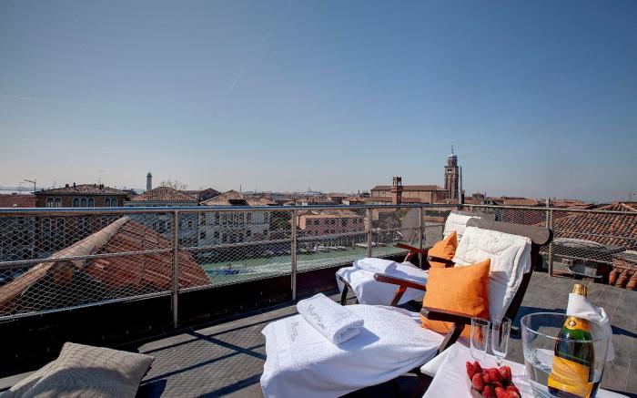 ACQUAMARE Suite with Roof terrace & Canal view