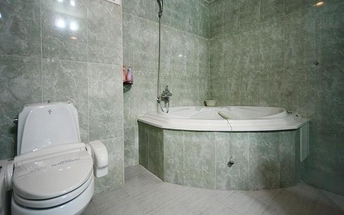 Amour Hotel