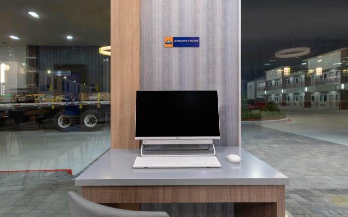 Days Inn & Suites by Wyndham Downtown/University of Houston