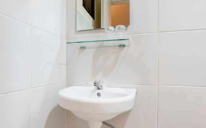 OYO 490 V-cat Apartelle
