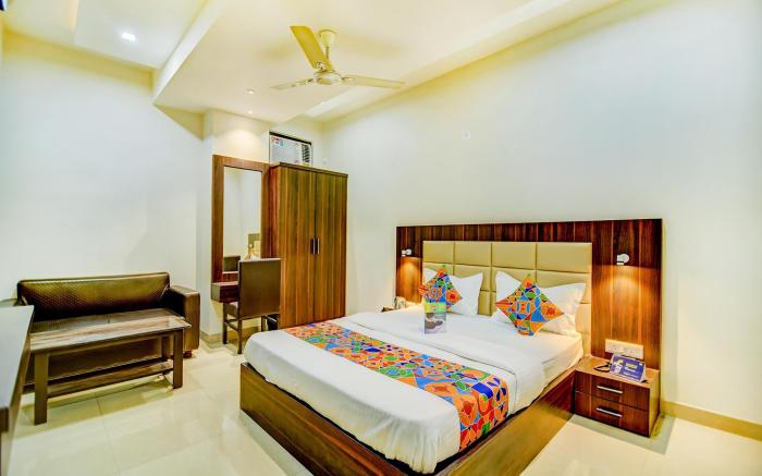 FabHotel Solitaire Inn