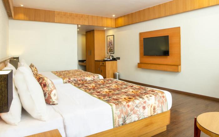 Summit Montana Suites & Spa at Mall