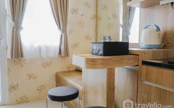 Best Furnished 2BR @ Green Pramuka Apt By Travelio