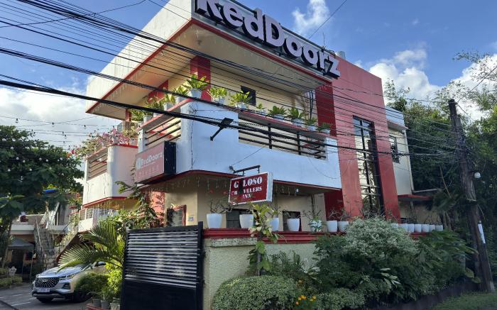 RedDoorz near Mariners Legazpi