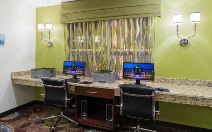 Holiday Inn Express & Suites Wyomissing By IHG