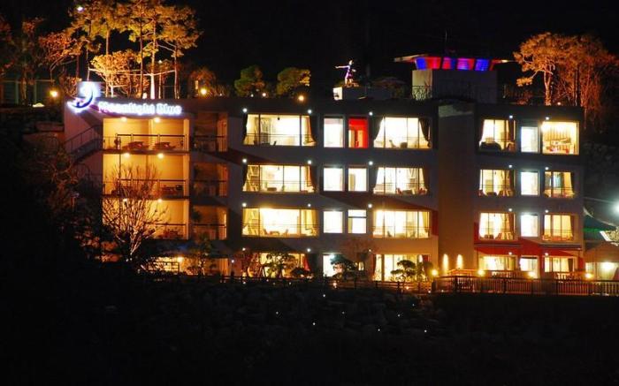Moonlight Blue Pension
