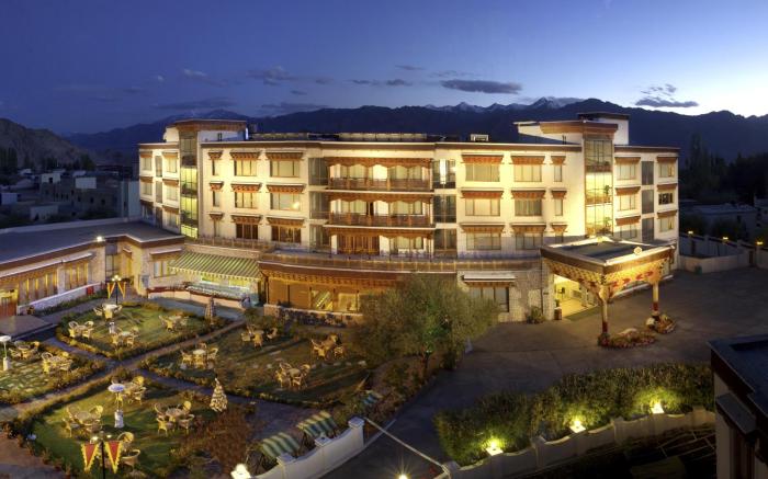 The Grand Dragon Hotel