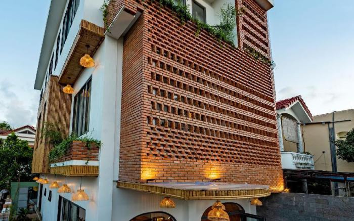 The 1993 Homestay