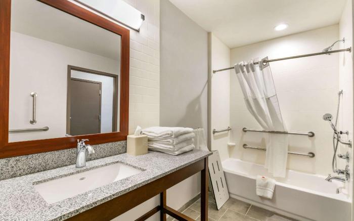 Comfort Suites