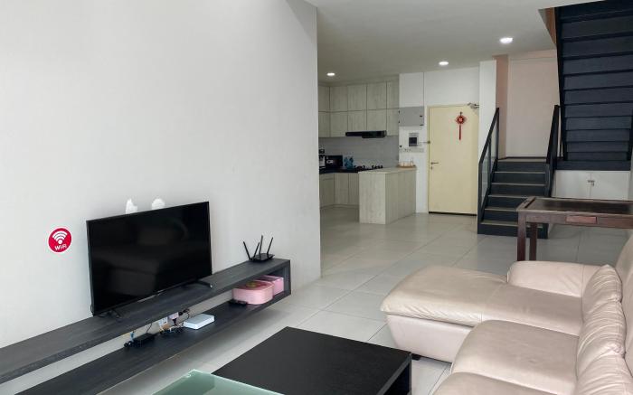 DeLoft Emporium 3BR Duplex Apartment 101