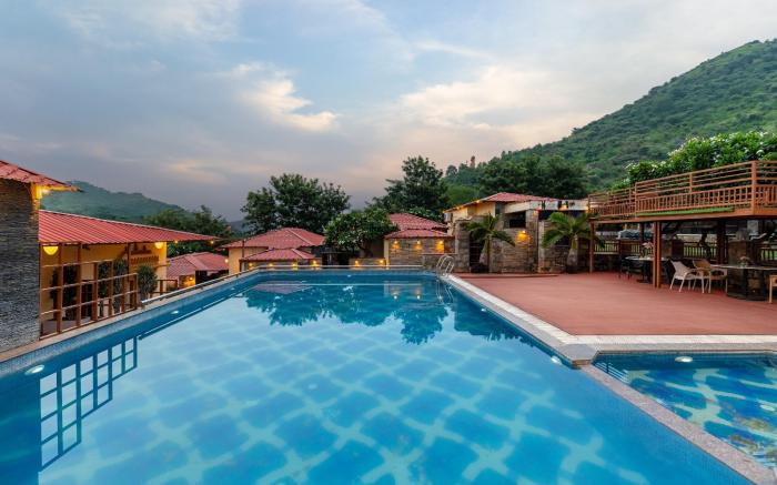Vijaygarh Resort & Cottages with Private Pool