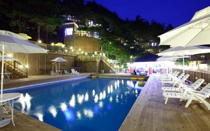 Couple stars in Forest