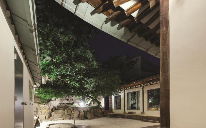Side Hanok Guesthouse