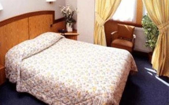 ClapClap Hotel, Food & Bar