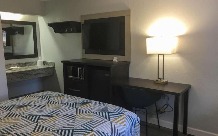Motel 6 Burnsville, MN