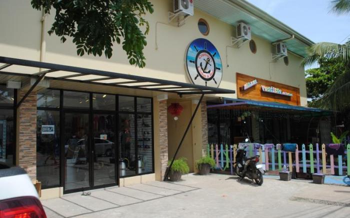 Captains Lodge and Bar