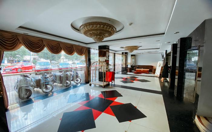 Lucky Star Hotel