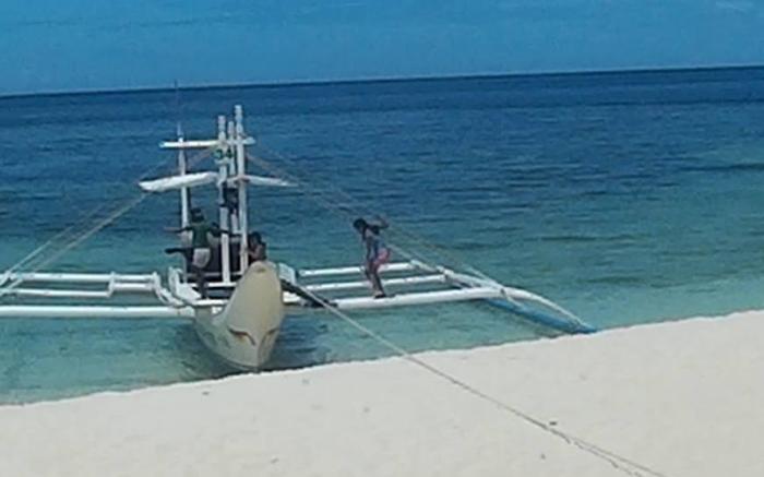 White Beach Front and Cottages Hinugtan Resort in Buruanga