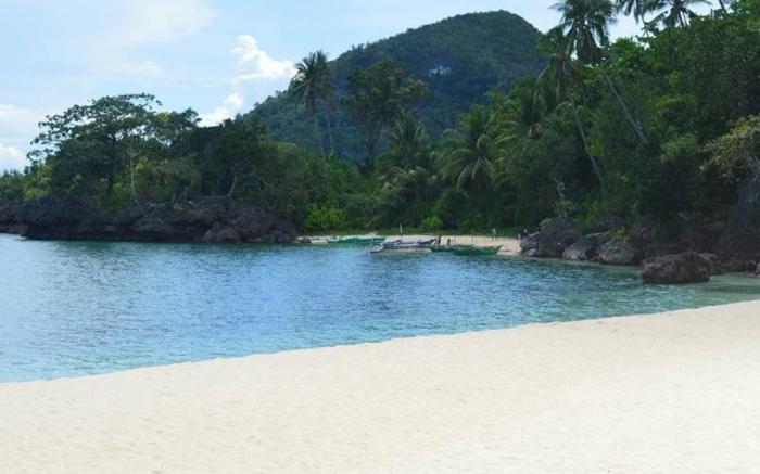 White Beach Front and Cottages Hinugtan Resort in Buruanga