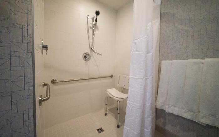 Holiday Inn Express & Suites West Edmonton-Mall Area By IHG