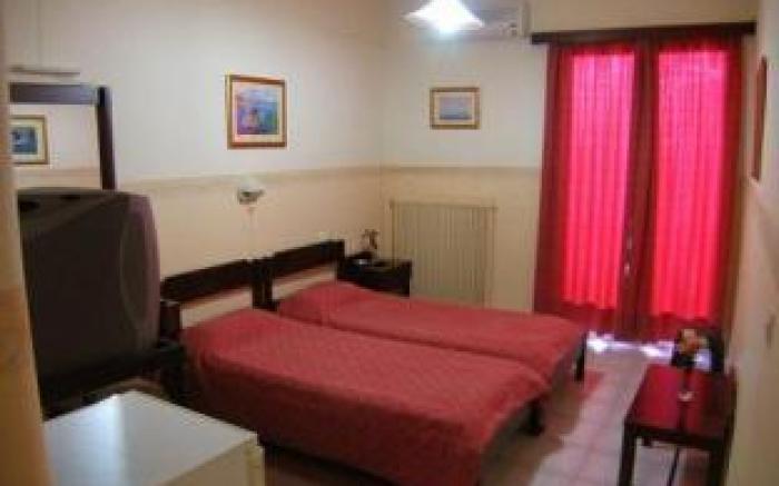 Kronos Hotel