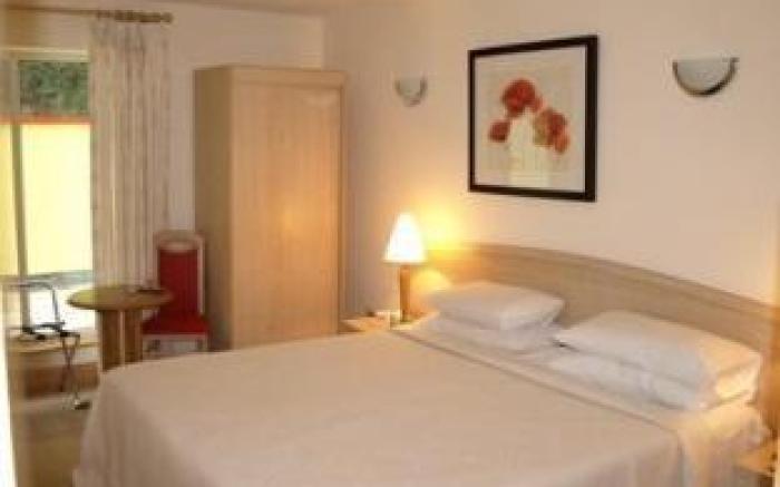 Bella Vista Hotel & Self Catering Suites