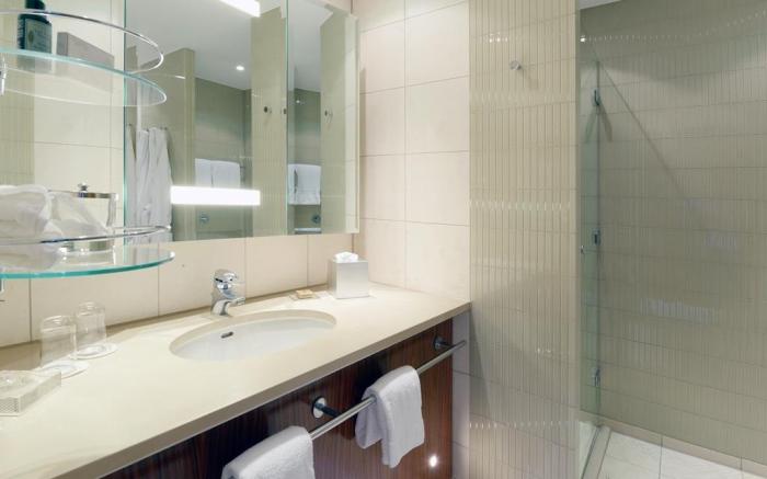 Canary Riverside Plaza Hotel