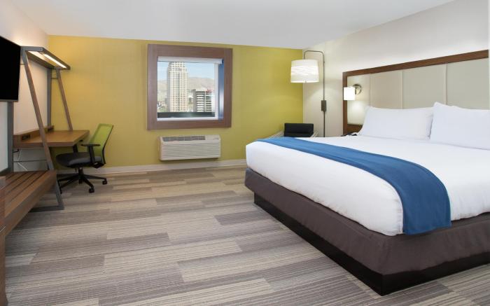 Holiday Inn Express & Suite Kingdom City By IHG