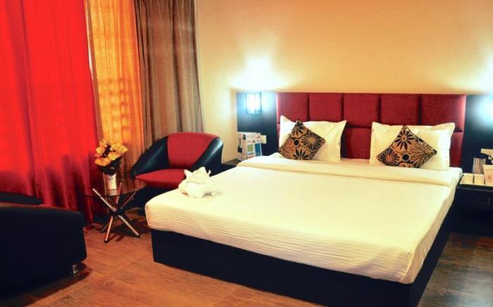 Hotel MMR Manor MG Marg