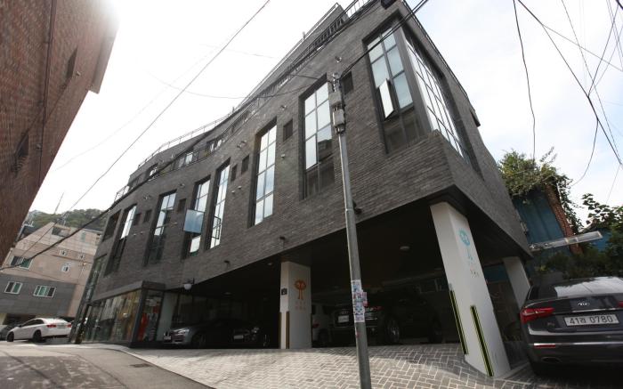 Myeongdong Artmonstay