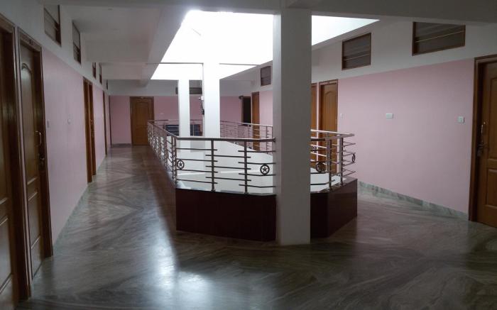 Hotel Saravana Grand