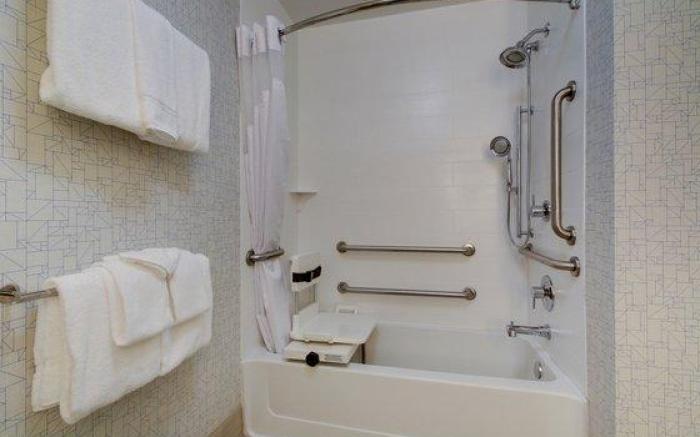 Holiday Inn Express & Suites Aurora - Naperville By IHG