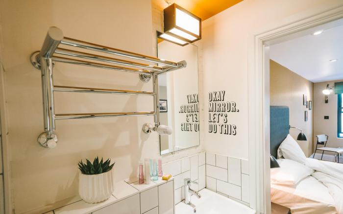 Room 2 Hammersmith Townhouse