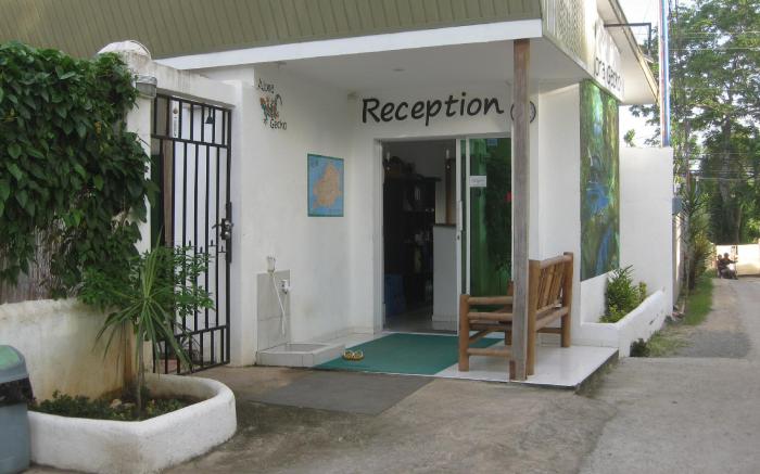 Alona Gecko Inn