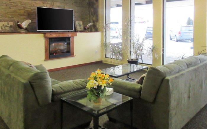 Econo Lodge Inn & Suites