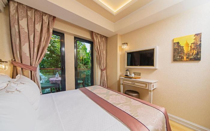 Grand Naki Hotel