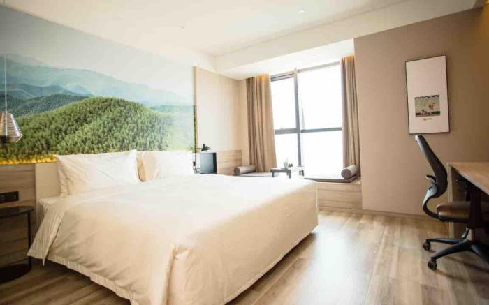 Atour Hotel Deqing Mogan Mountain