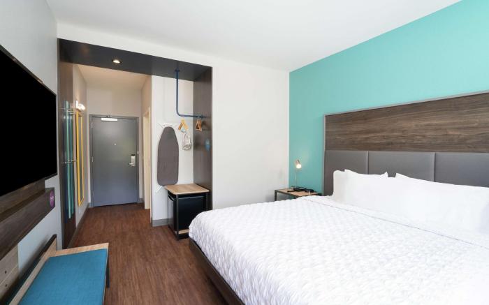 Tru by Hilton Greenville