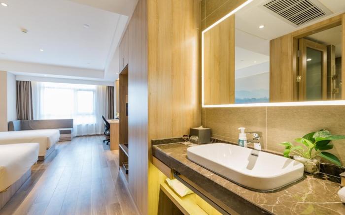 Atour Hotel Hangzhou Zhuantang Songcheng Meiyuan