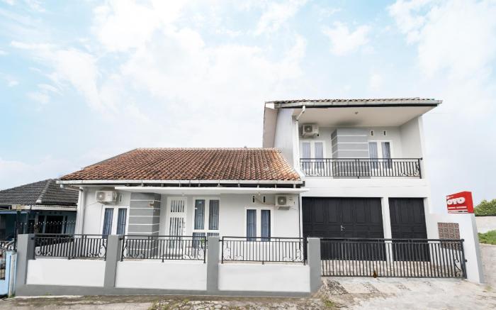 Super OYO 2727 Nareswari Guest House Syariah