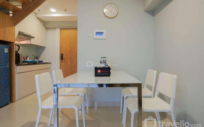 Modern 2BR Apartment Maqna Residence By Travelio