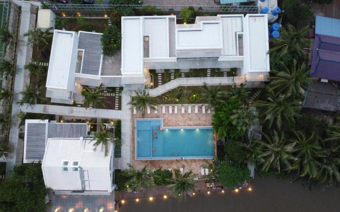 The B Resort