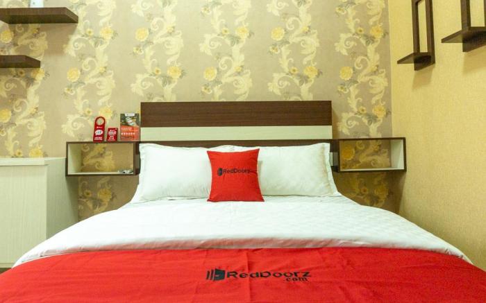RedDoorz near Benteng Van Den Bosch