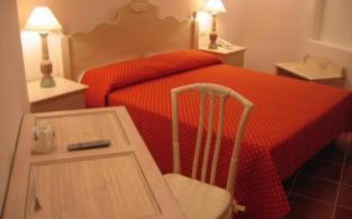 Hotel Monti Di Mola