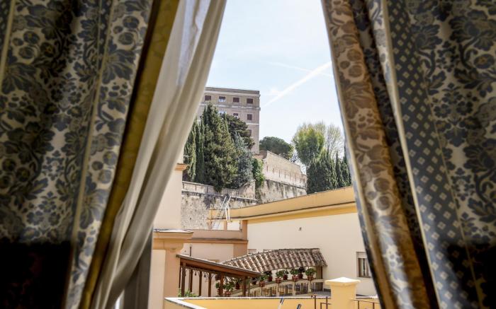 Emmaus Hotel