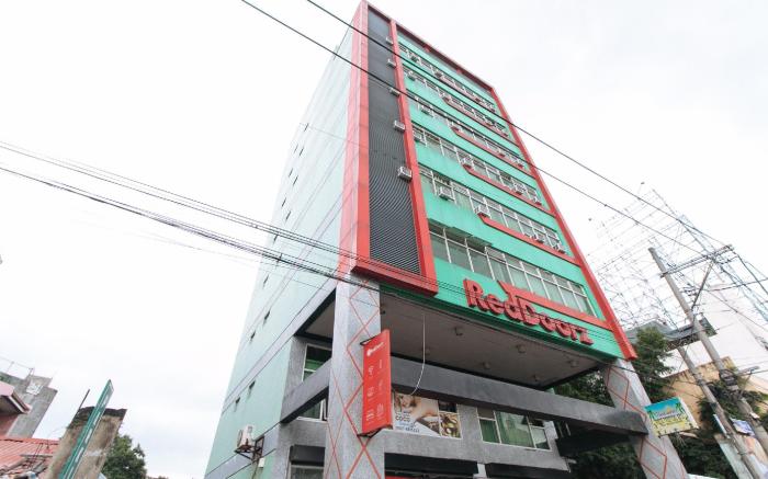 RedDoorz near Quiapo Church Manila