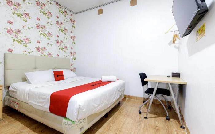 RedDoorz Plus near Trans Studio Cibubur 2