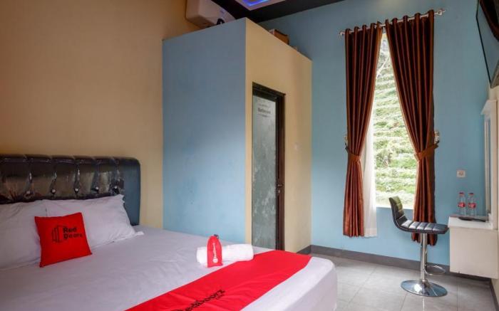 RedDoorz @ Gerbang Dieng Plateau Area